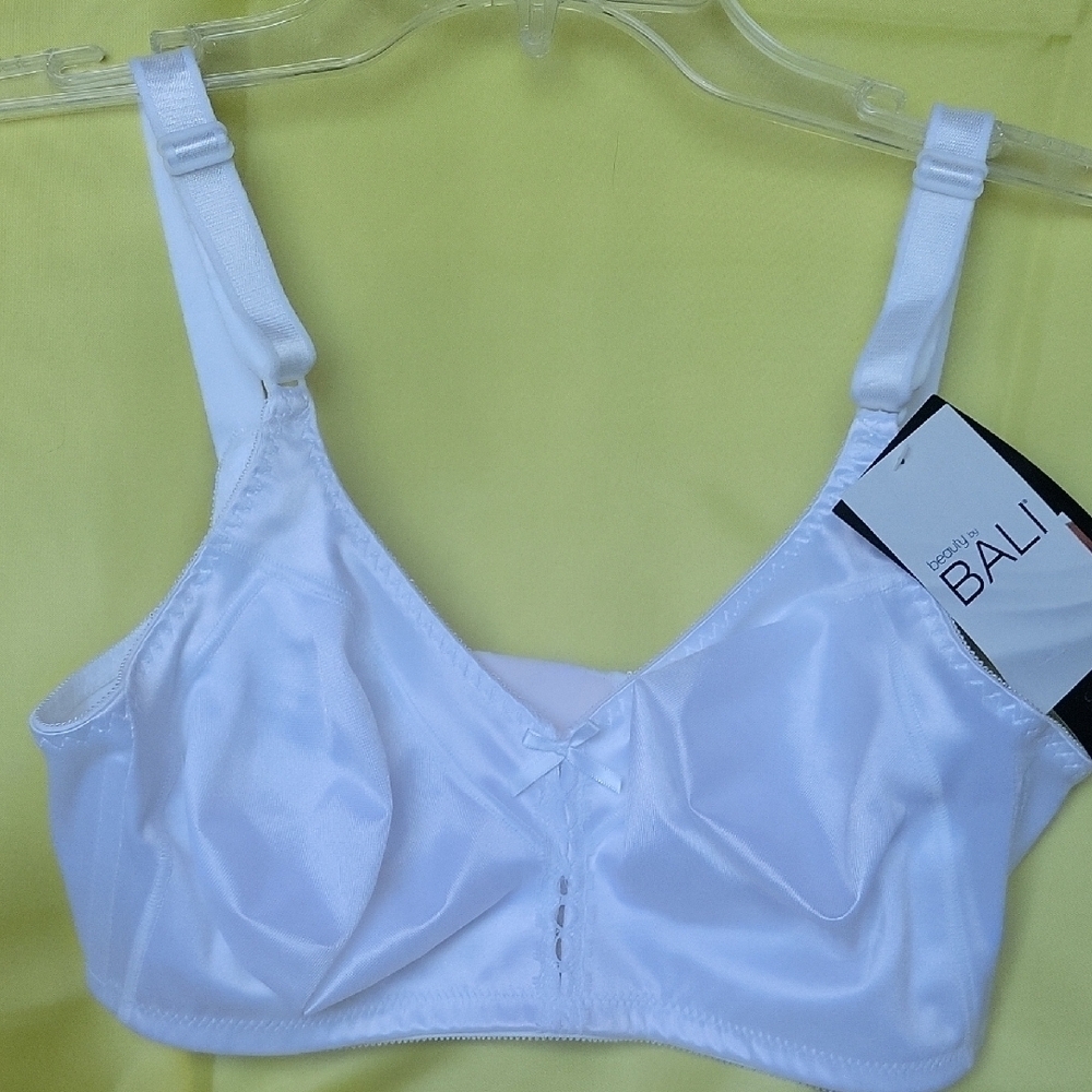 Bali Women's Classic Confort White Intimates Bra Size 38D